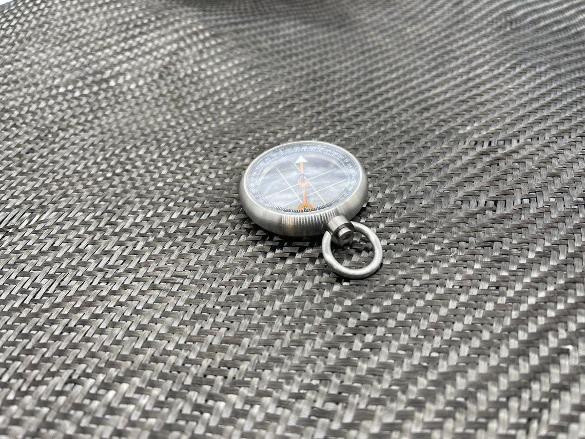 Heirloom Titanium (Gen 3) - Kompassi