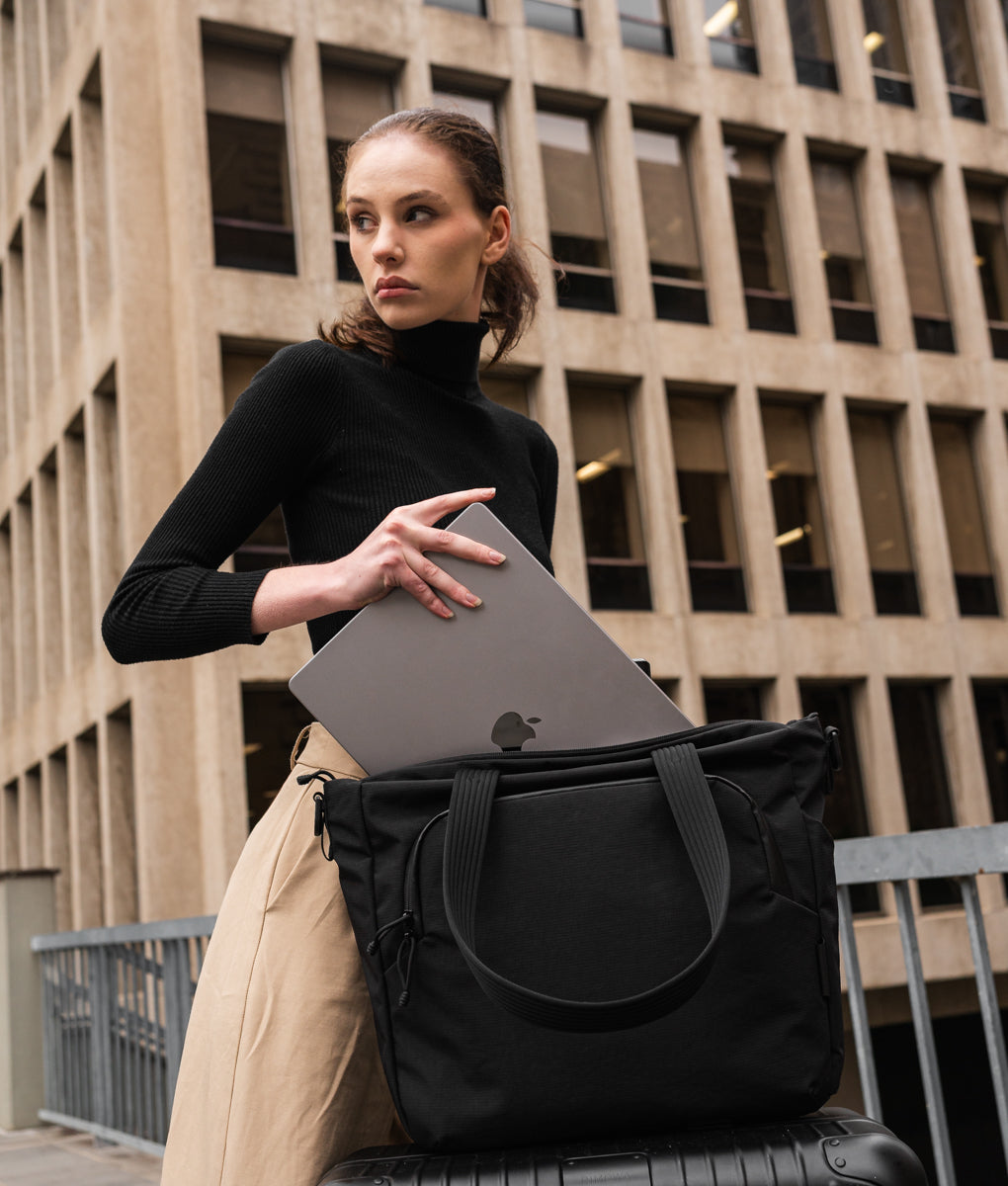 Bravo_Tote_V2_Black_L_WEB-5.jpg
