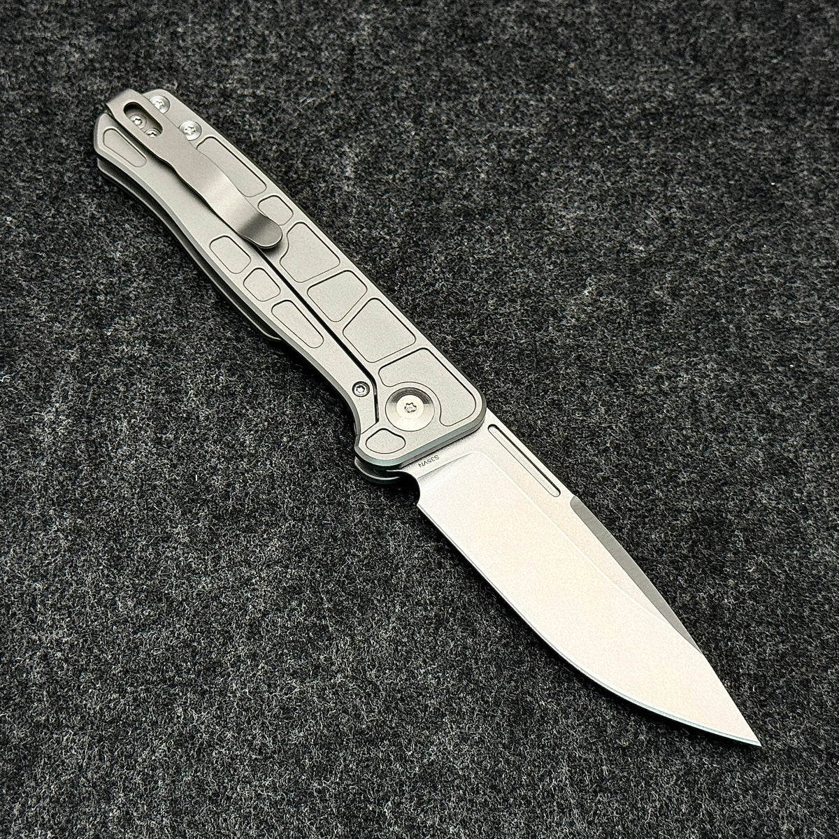 Neutron Star Era-2 Nail Groove Knife