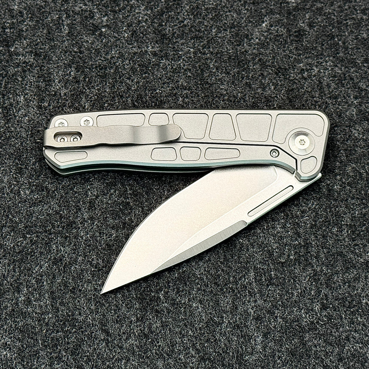 Neutron Star Era-2 Nail Groove Knife