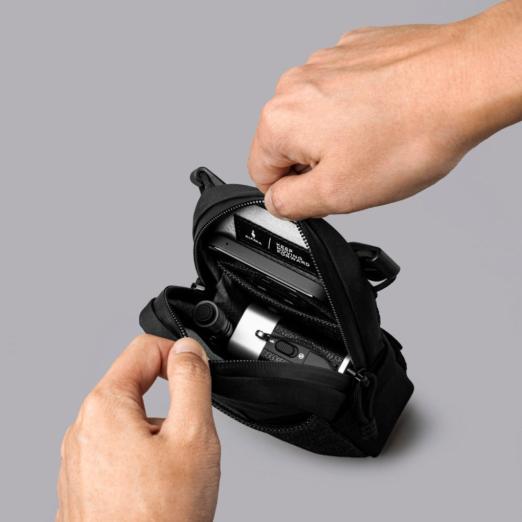ModularShoulderPocketMaxAxoflux400DBlack_WashedNylon__0010_edited.jpg