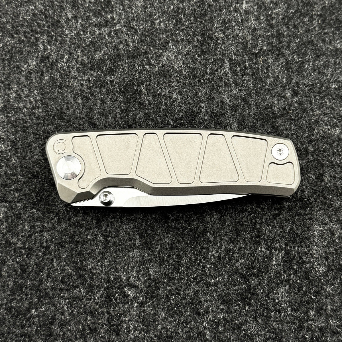 CornCraft Redshift Thumb Stud Knife
