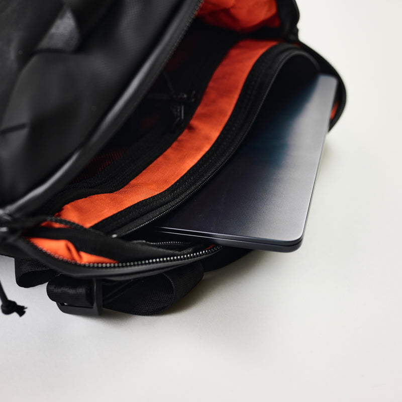 Tech Tote 16