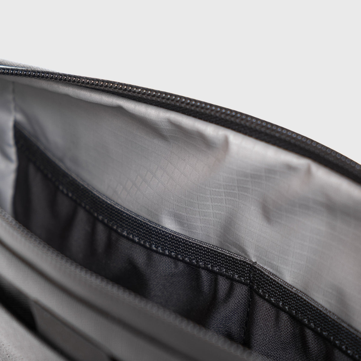 XB:01 Crossbody 3 L