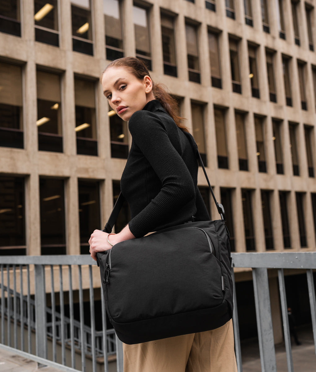 Bravo_Tote_V2_Black_M_WEB-3.jpg