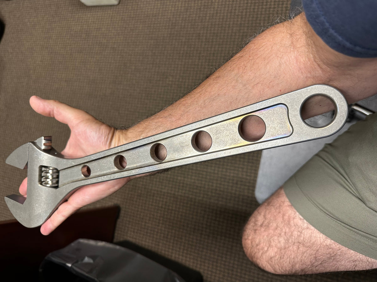 CountyComm Adjustable Wrench Titanium 18"